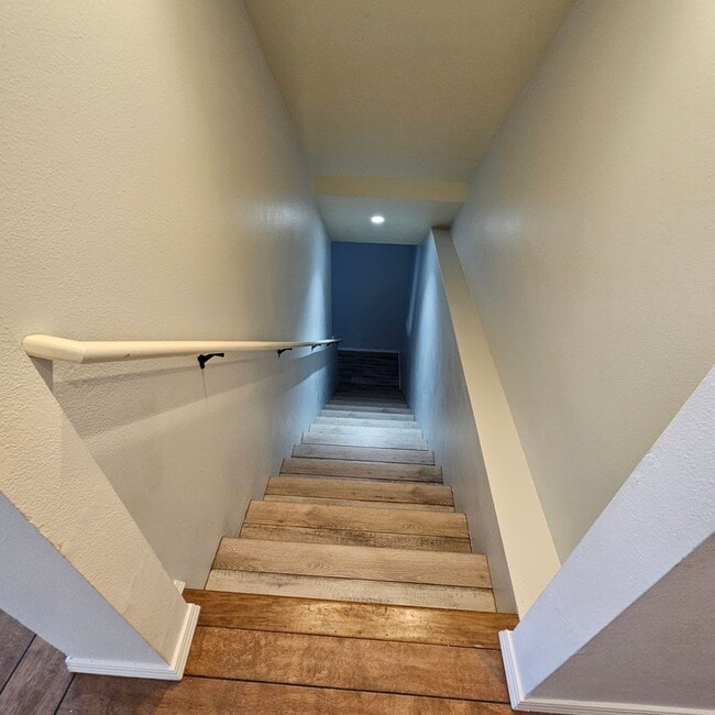 Building Photo - Bright and Stunning 2-Story Home with Dayl...