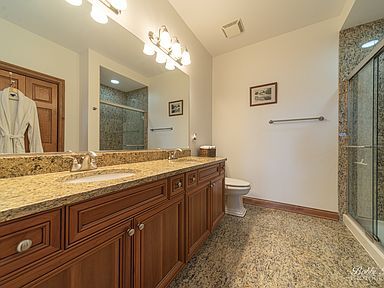 Building Photo - 140 S River St