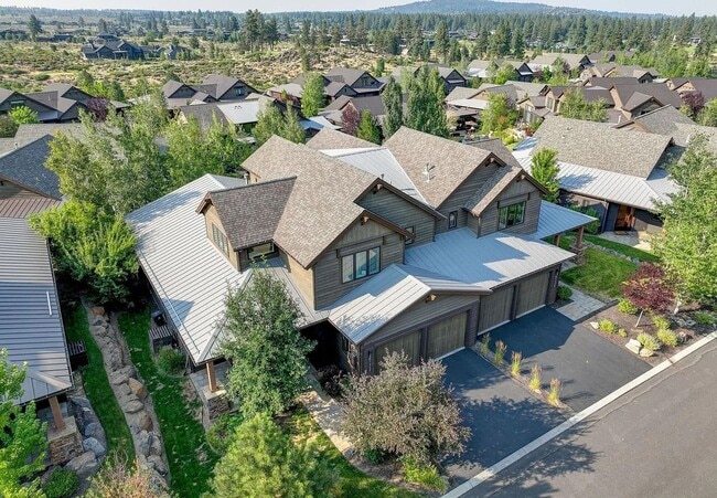 Building Photo - Spacious Tetherow Home with Community Amenities