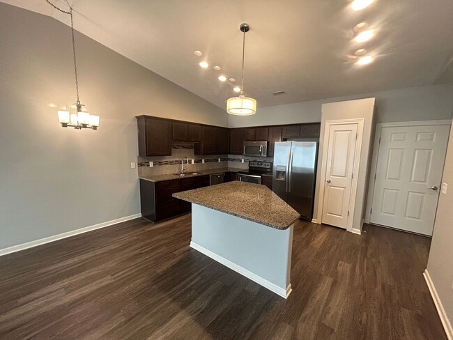 Building Photo - 5974 Pinnacle Pl