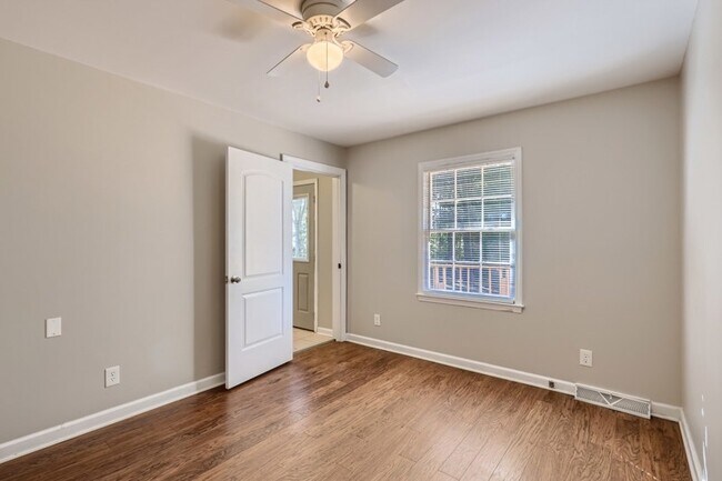 Building Photo - 5608 Weddington Matthews Rd, Matthews, NC,...