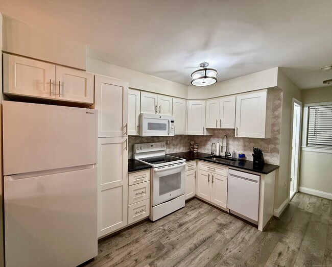 Building Photo - 133 Main St