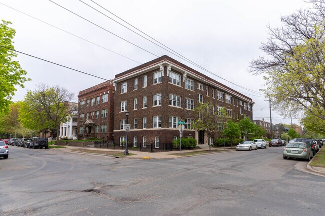 Building Photo - 1110 W 25th St