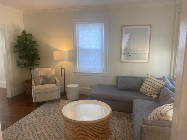 Building Photo - 27 Mann Ave