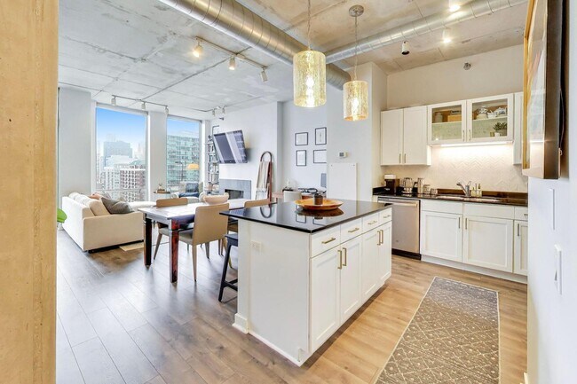 Building Photo - 720 N Larrabee St