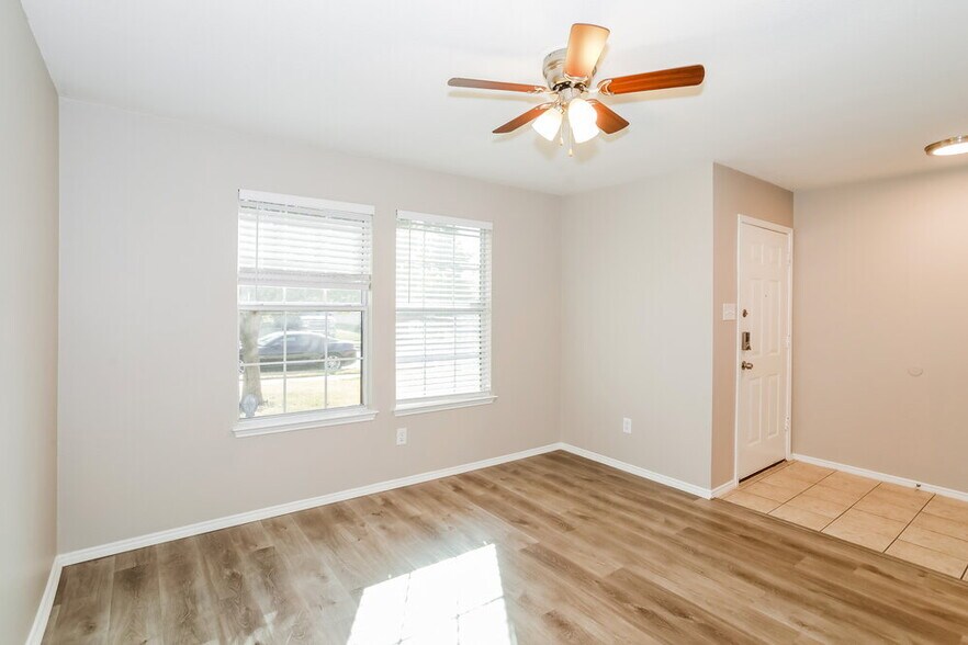 Building Photo - 217 Hilltop Dr