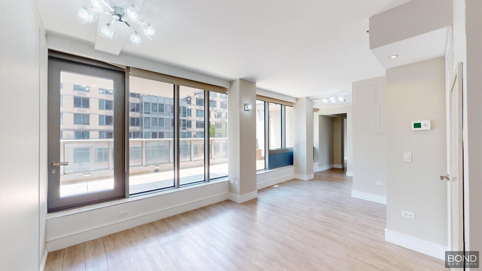 Building Photo - 237 E 34th St