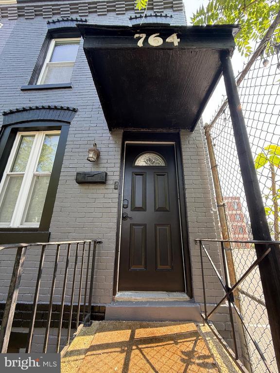 Primary Photo - 764 Morton St NW