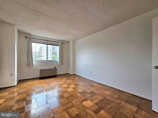 Building Photo - 2059 Huntington Ave