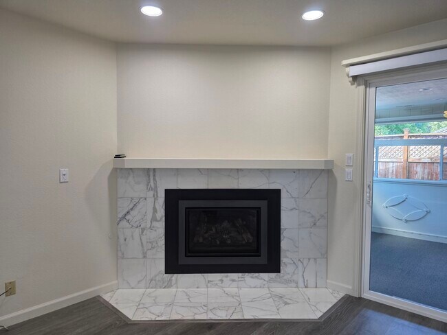 Building Photo - 4611 Harmony Pl