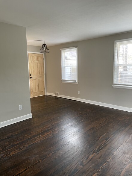 Building Photo - 306 E Washington St