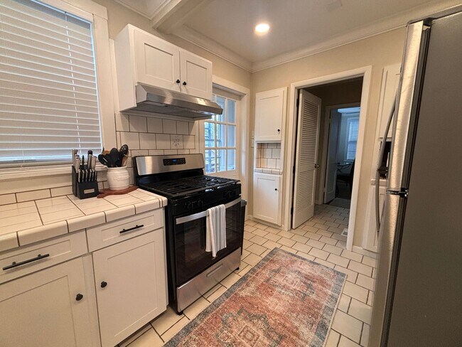 Building Photo - 217 Thayer St