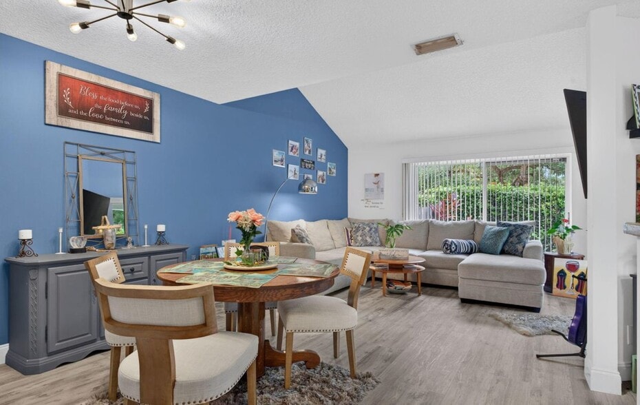Building Photo - 3320 Alba Cir