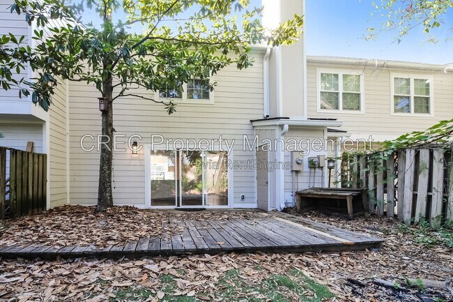 Building Photo - 2065 Emerald Terrace