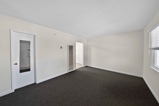 Building Photo - 75 Glendora Ave