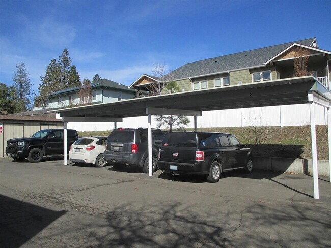 Building Photo - Spacious 2 Bed, 1 Bath on South Hill!