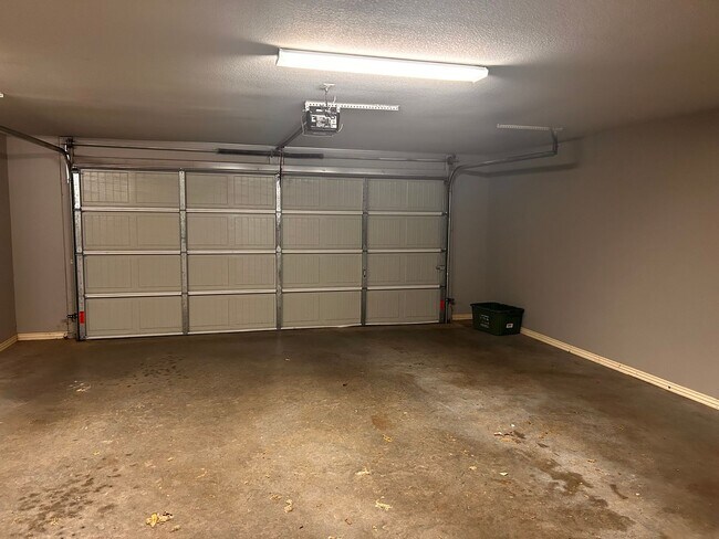 Building Photo - FREE 55" TV or 28" BLACKSTONE WITH SIGNED LEASE!! 4B/4.5B