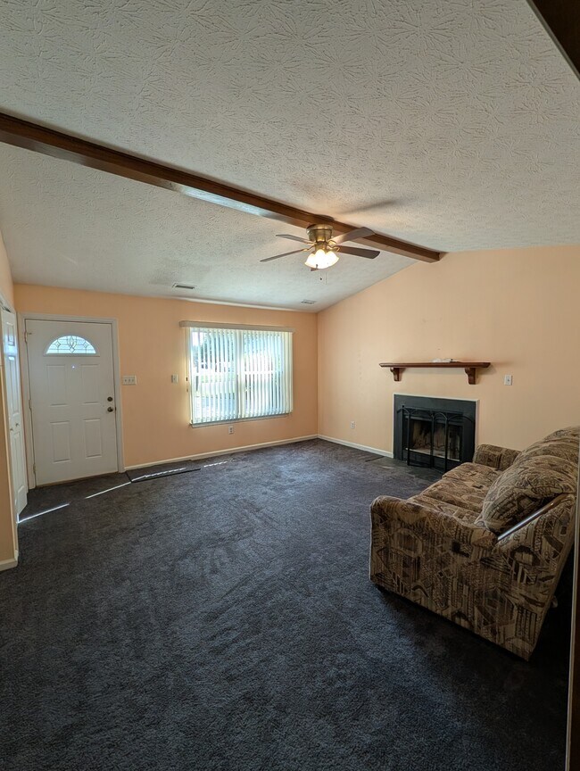 Building Photo - 693 Trails Ln