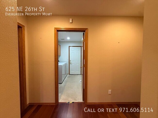 Building Photo - 625 NE 26th St
