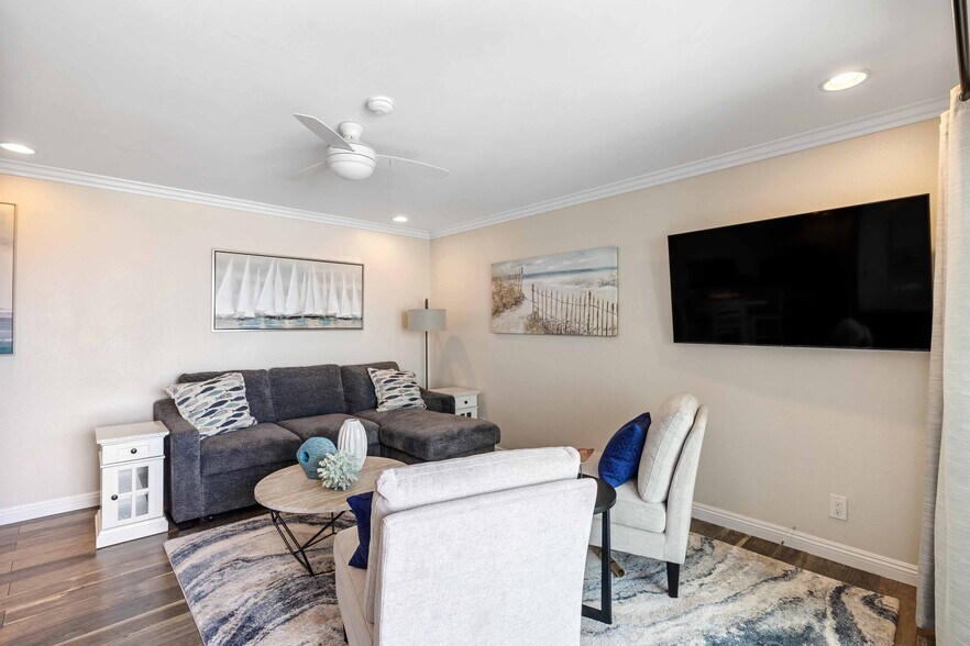 Building Photo - 640 The Village