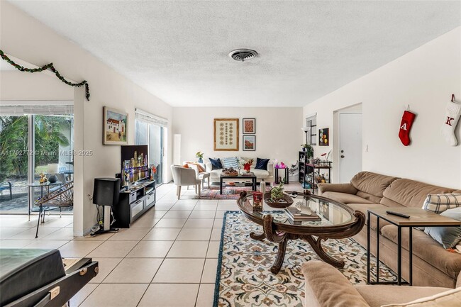 Building Photo - 1130 Cotorro Ave