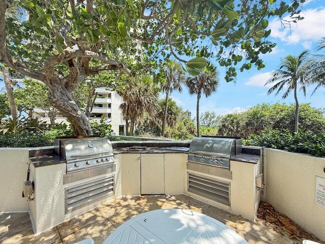 Building Photo - 5080 N Ocean Dr