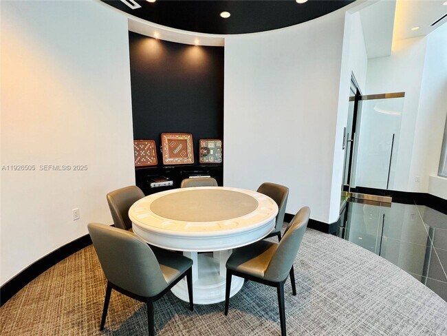 Building Photo - 851 NE 1st Ave