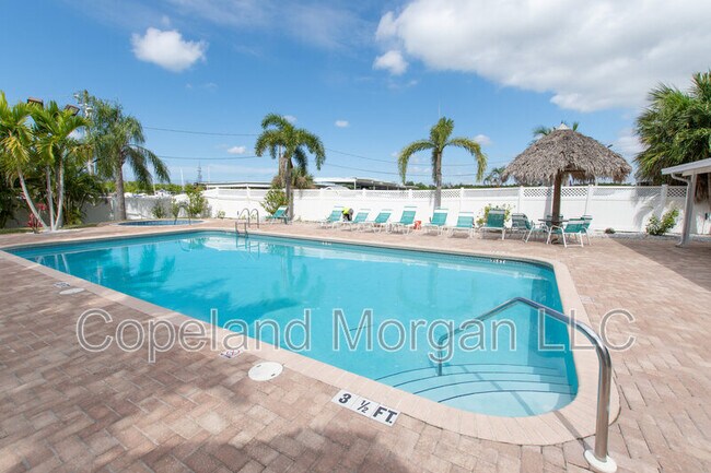 Building Photo - 1000 Cove Cay Dr