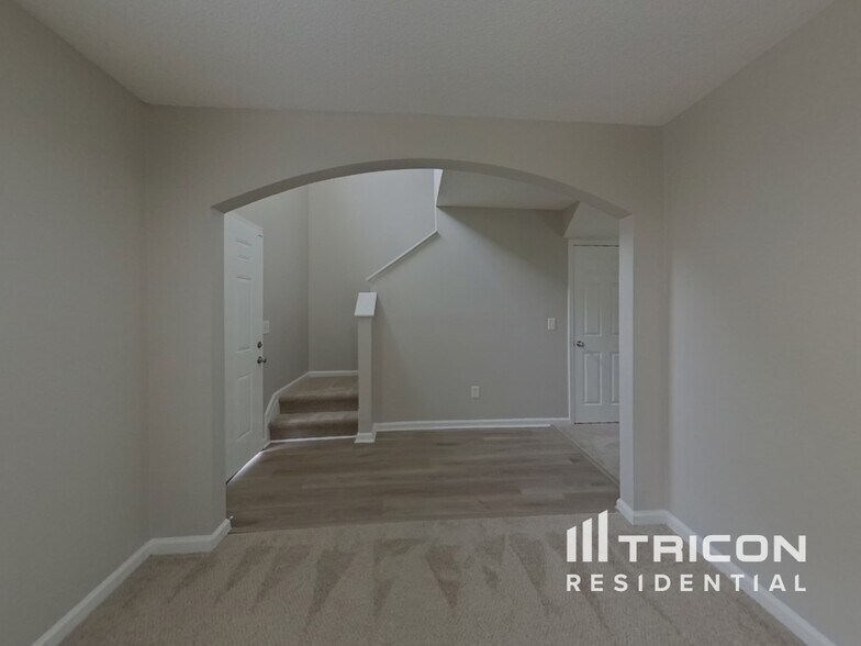 Building Photo - 7089 Merrywood Dr
