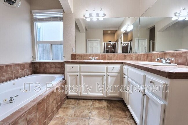 Building Photo - 2040 San Esteban Cir