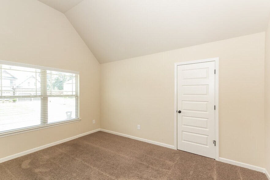 Building Photo - 576 Camano Way