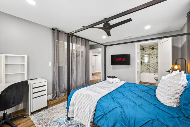 Building Photo - 319 Brentwood Dr