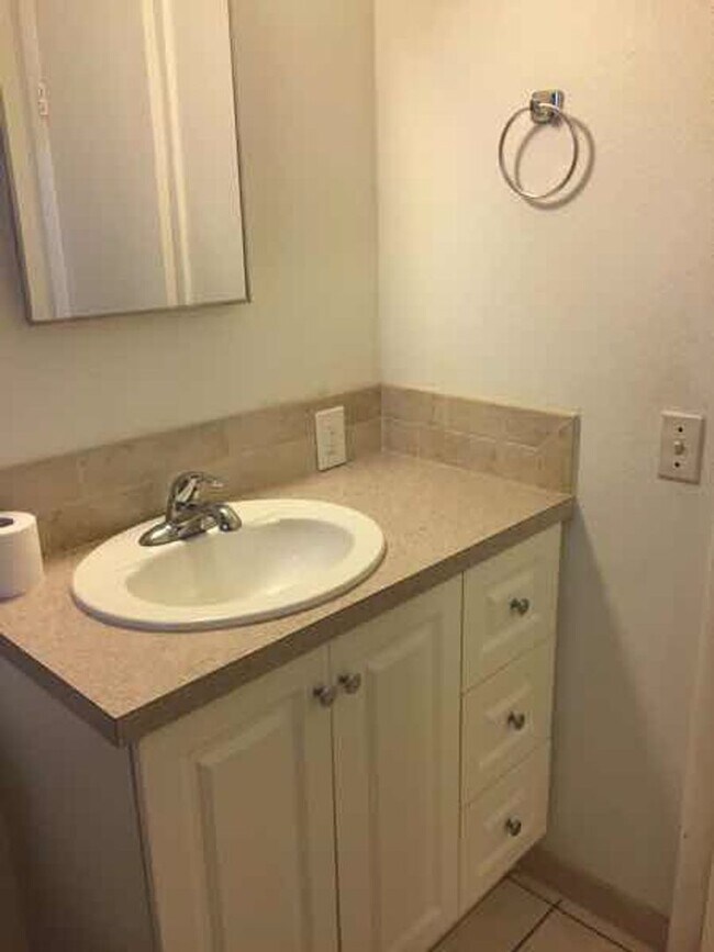 Building Photo - 1105-1107 Baker St Duplex