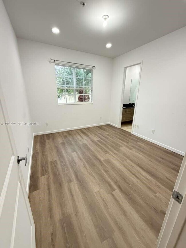 Building Photo - 2735 SW 81st Terrace