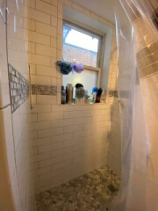 Building Photo - NORTH E. 2 BR Apartment - 6/1/26