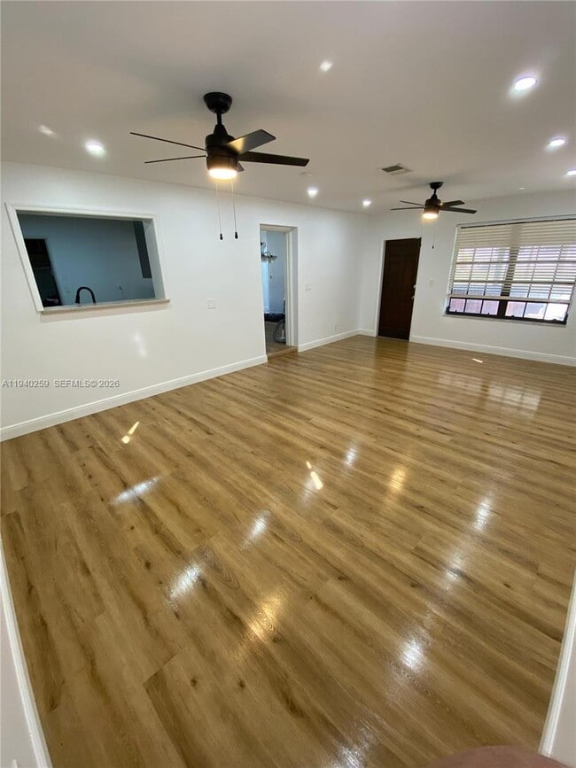 Building Photo - 238 SE 3rd St