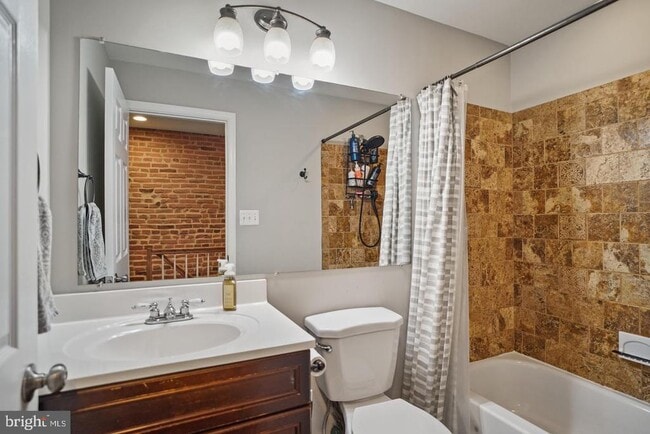 Building Photo - 1421 Race St