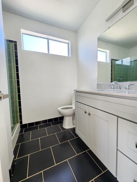 Building Photo - 2336 34th St