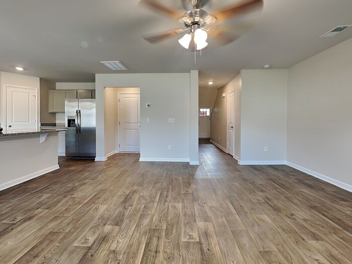 Building Photo - 107 Boat Clb Ln