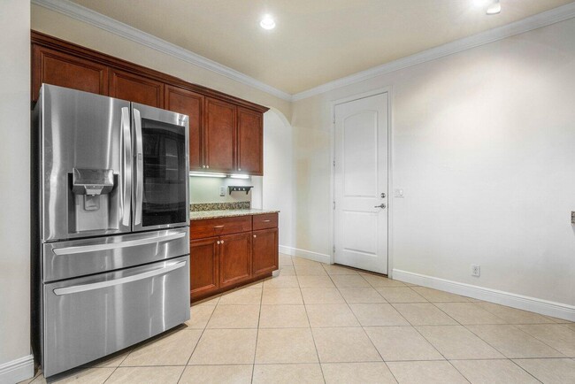 Building Photo - 8429 Cocoplum Sound Ln