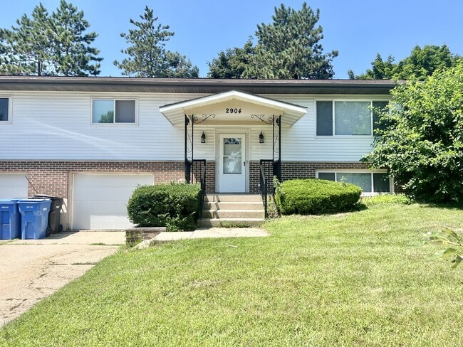 Building Photo - 2904 Northbrook Dr