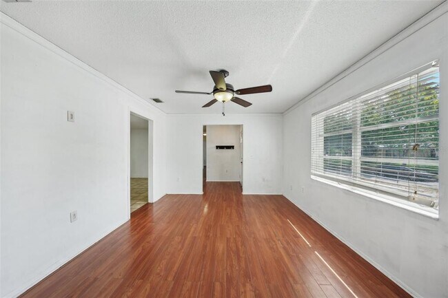 Building Photo - 503 Holt Cir