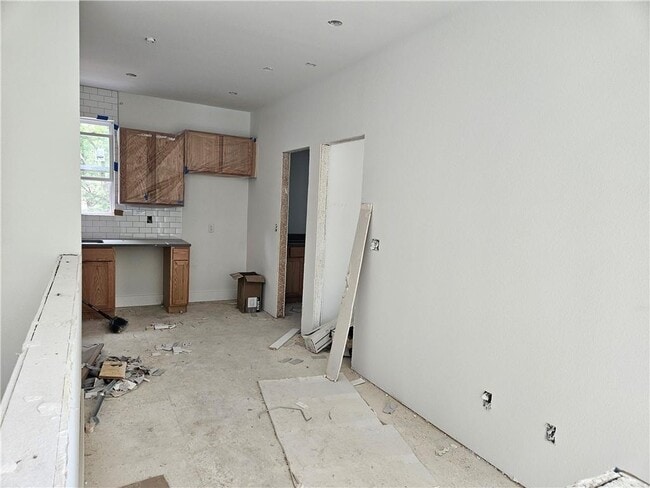 Building Photo - 1341 W Hendrix St