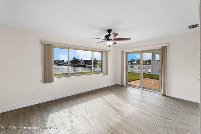 Building Photo - 3476 Gulfview Dr