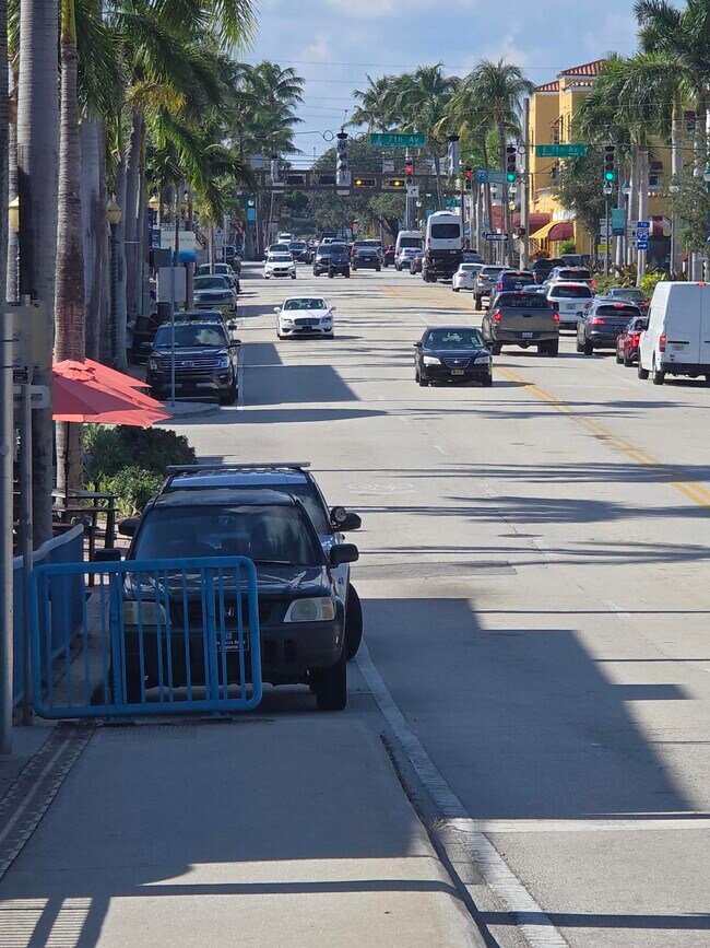 Building Photo - 60 Venetian Dr