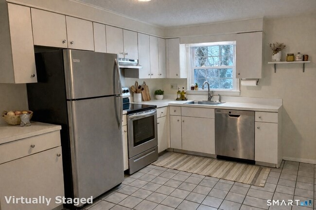 Building Photo - 26 College St