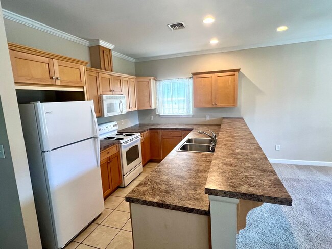 Building Photo - Nice 3BR/2BA Home - Convenient to NAS Pens...