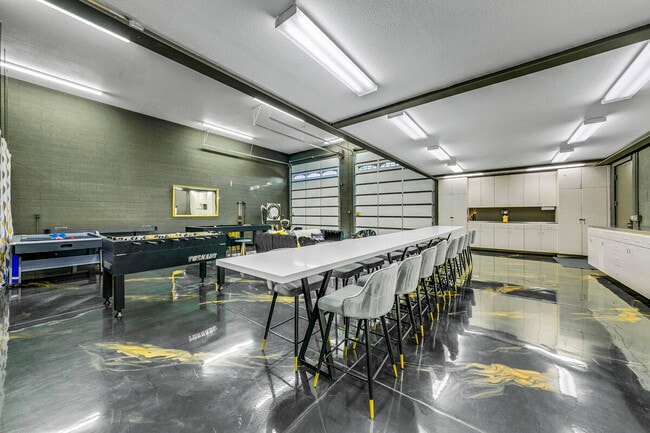 Building Photo - 41370 Sparkey Way