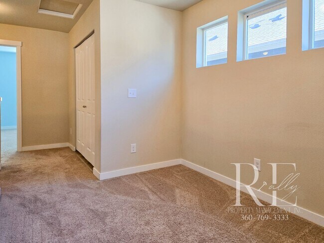 Building Photo - Effortless Elegance in Caldart Heights, Po...