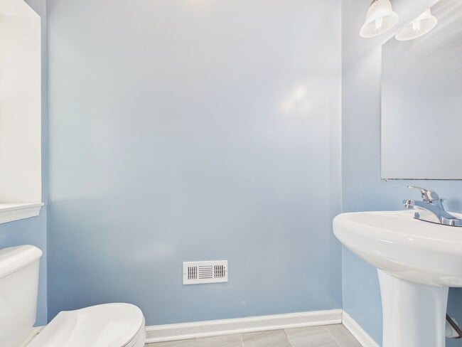 Building Photo - Newly Renovated 4 Bedroom Single Family Home